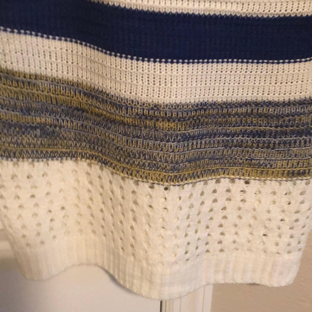 Sweater - Picture 5 of 6